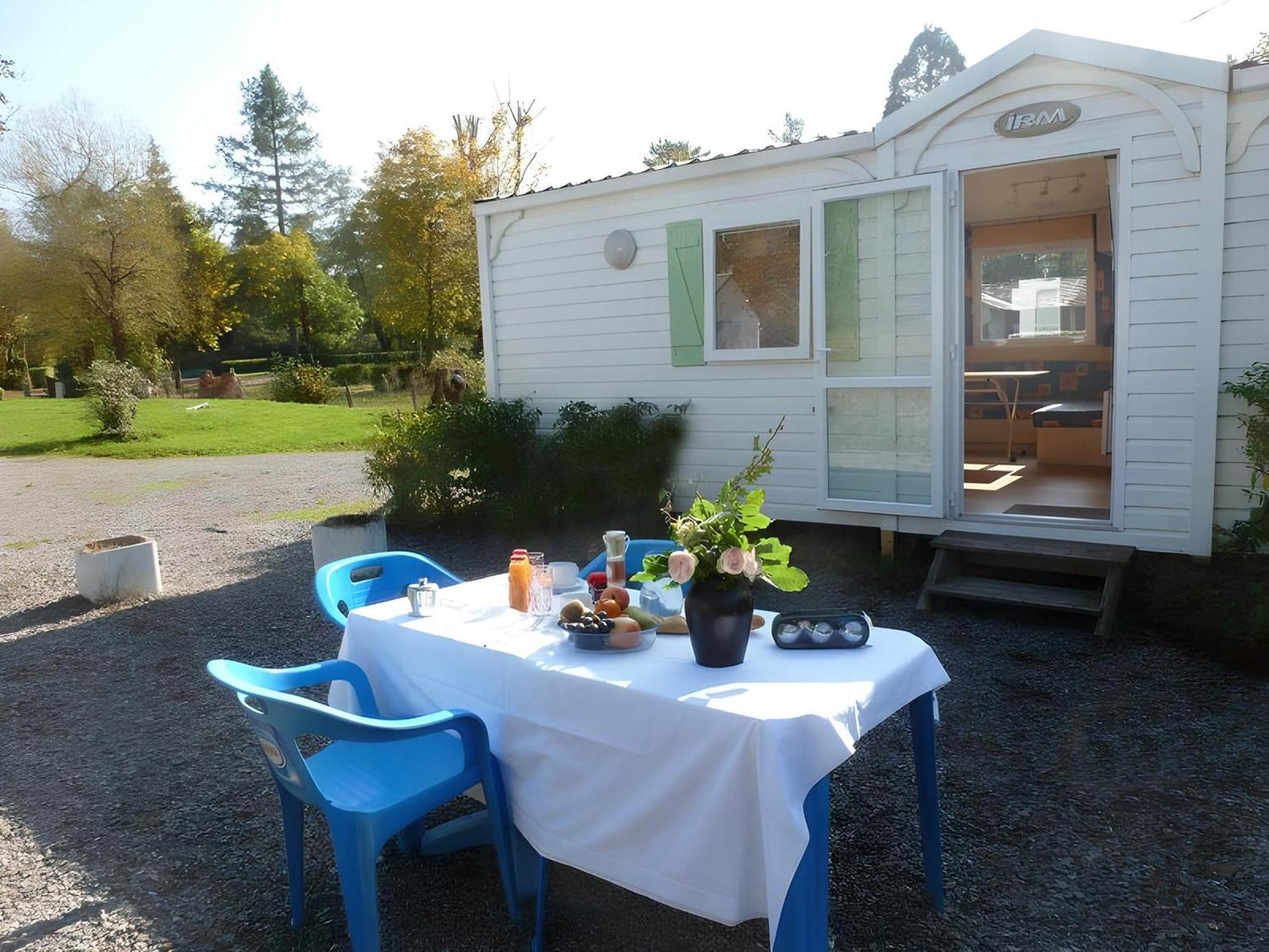 Camping Des Bains Saint-Honore-les-Bains Exterior photo