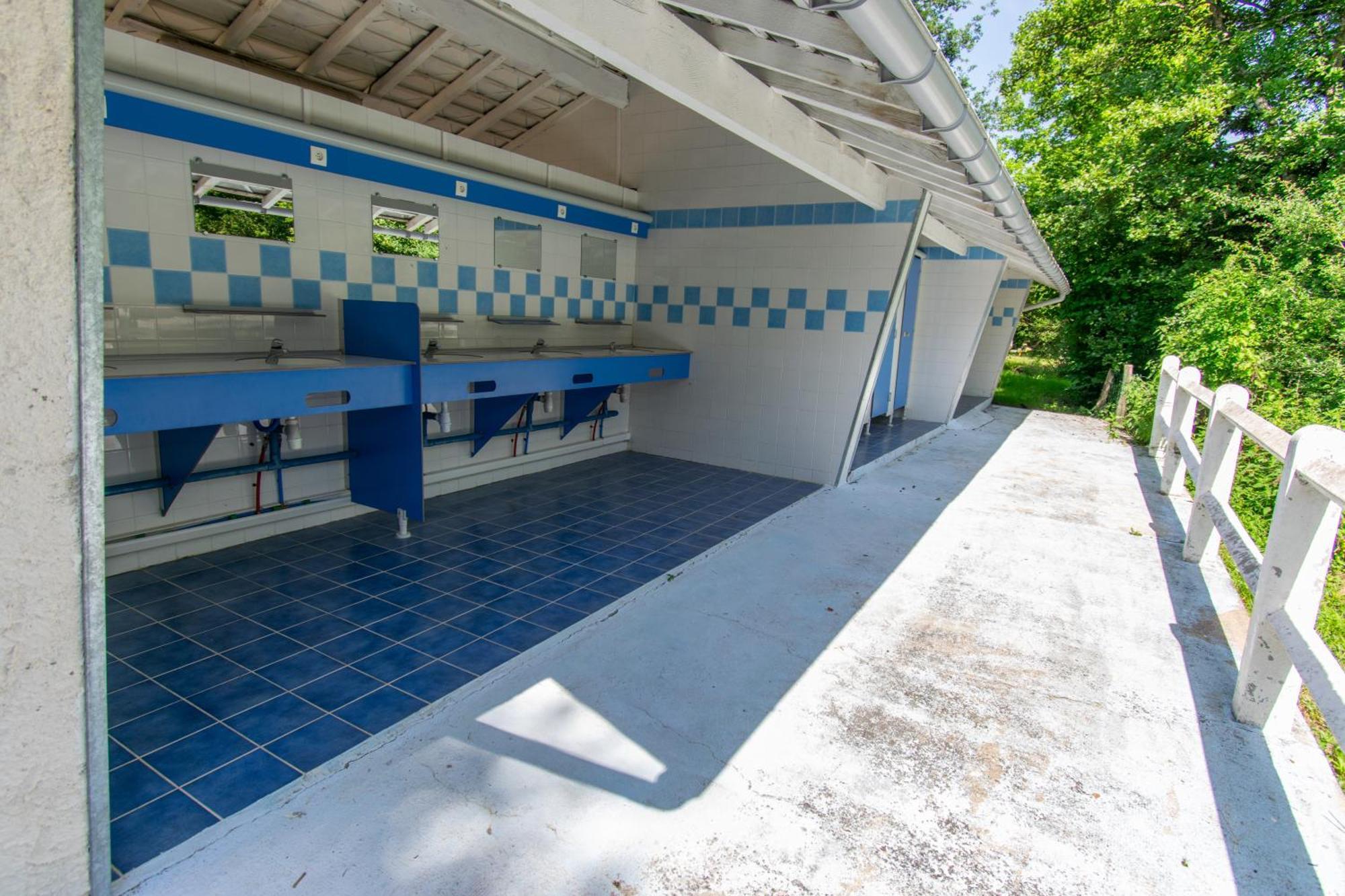 Camping Des Bains Saint-Honore-les-Bains Exterior photo